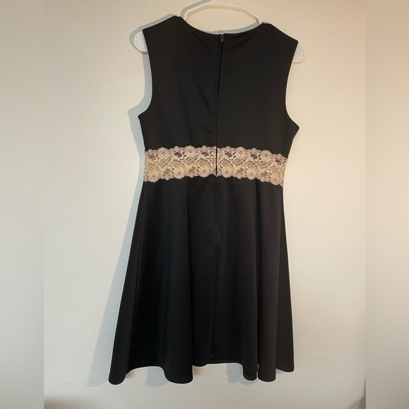 B. Smart peek thru lace & black dress - Picture 5 of 6